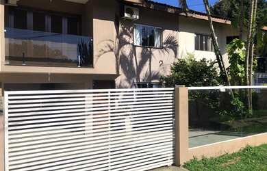 Imagem: A casa possui 2 Dormitórios, 1 Banheiro, 1 Vaga na garagem