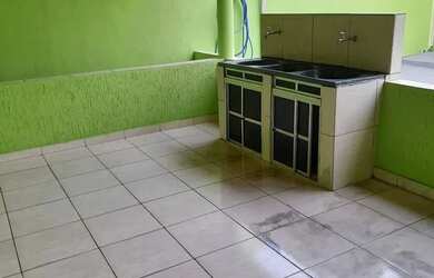 Imagem: A casa possui 2 Dormitórios, 1 Banheiro, 2 Vagas na garagem