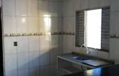 Imagem: A casa possui 2 Dormitórios, 1 Banheiro, 55m² de Área e