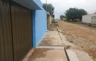 Imagem: A casa possui 2 Dormitórios, 1 Banheiro, 5 Vagas na garagem