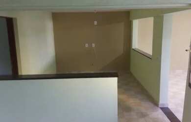 Imagem: A casa possui 2 Dormitórios, 1 Banheiro e 1 Vaga na garagem