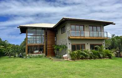 Imagem: A casa em condomínio possui 5 Dormitórios, 5 Banheiros e 5