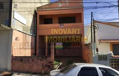 Imagem: A casa possui 4 Dormitórios, 2 Banheiros, 3 Vagas na garagem