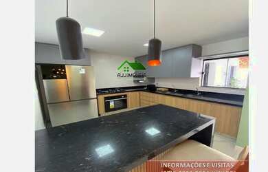 Imagem: A casa possui 3 Dormitórios, 3 Banheiros, 2 Vagas na garagem