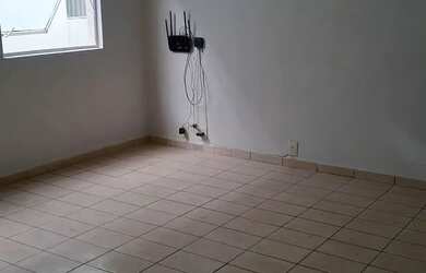 Imagem: O apartamento possui 1 Dormitório, 1 Banheiro, 1 Vaga na garagem