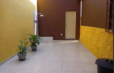 Imagem: A casa possui 3 Dormitórios, 1 Banheiro e está localizado