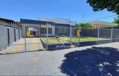 Imagem: A casa em condomínio possui 4 Dormitórios, 2 Banheiros, 2