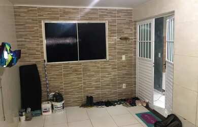 Imagem: A casa possui 2 Dormitórios, 2 Banheiros, 1 Vaga na garagem