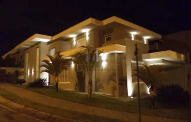 Imagem: A casa em condomínio possui 4 Dormitórios, 1 Banheiro, 3 Vagas