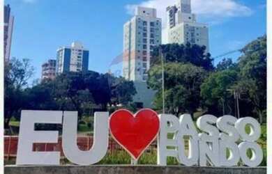 Imagem: O apartamento possui 1 Dormitório, 1 Banheiro, 1 Vaga na garagem