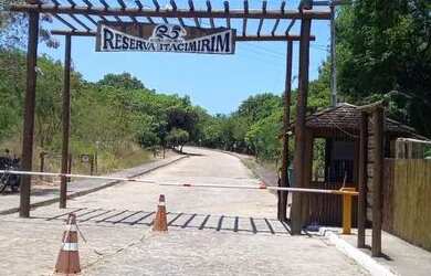 Imagem: O terreno possui 900m² de Área e está localizado em Itacimirim