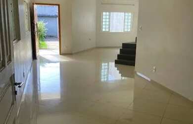 Imagem: A casa possui 3 Dormitórios, 2 Banheiros, 3 Vagas na garagem