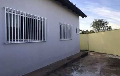 Imagem: A casa possui 2 Dormitórios, 2 Banheiros, 1 Vaga na garagem