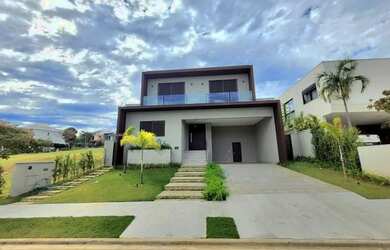 Imagem: A casa em condomínio possui 5 Dormitórios, 5 Banheiros, 4