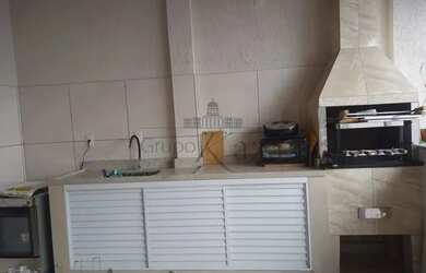 Imagem: A casa em condomínio possui 2 Dormitórios, 3 Banheiros, 1