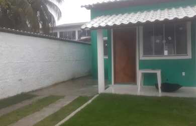 Imagem: A casa possui 2 Dormitórios, 1 Banheiro, 2 Vagas na garagem