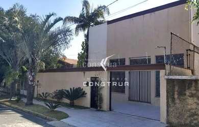 Imagem: A casa possui 2 Dormitórios, 3 Banheiros, 3 Vagas na garagem