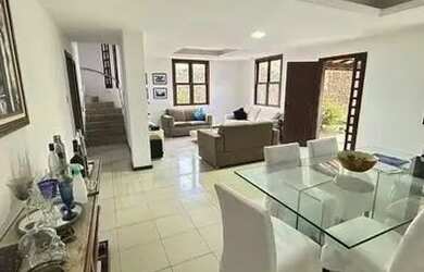 Imagem: A casa possui 4 Dormitórios, 5 Banheiros, 4 Vagas na garagem