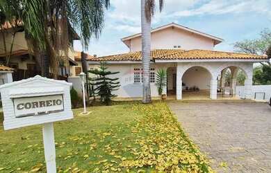 Imagem: A casa em condomínio possui 5 Dormitórios, 5 Banheiros, 4