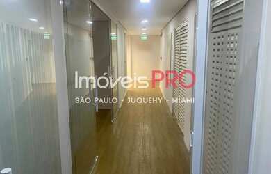 Imagem: O depósito possui 5 Vagas na garagem, 385m² de Área e está