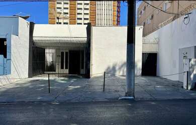 Imagem: A casa possui 5 Dormitórios, 3 Banheiros, 4 Vagas na garagem