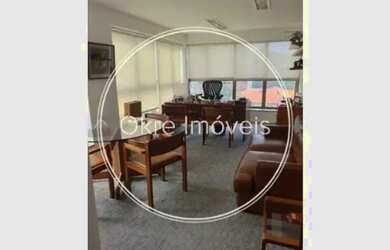 Imagem: O depósito possui 5 Vagas na garagem e 184m² de Área e está