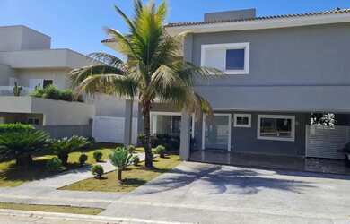 Imagem: A casa possui 4 Dormitórios, 5 Banheiros, 450m² de Área e