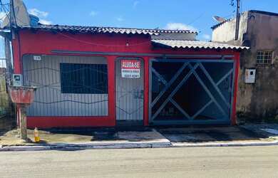 Imagem: A casa possui 2 Dormitórios, 1 Banheiro, 1 Vaga na garagem