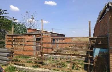 Imagem: A casa possui 1 Dormitório, 1 Banheiro, 2 Vagas na garagem