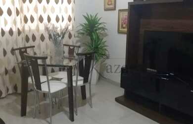 Imagem: A casa possui 3 Dormitórios, 2 Banheiros, 2 Vagas na garagem