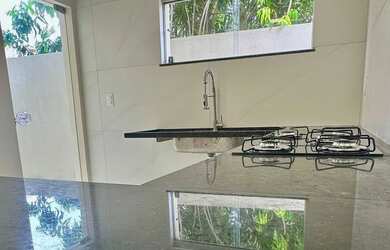 Imagem: A casa possui 4 Dormitórios, 4 Banheiros, 1 Vaga na garagem