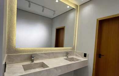 Imagem 8: Sobrado no mirante do lago