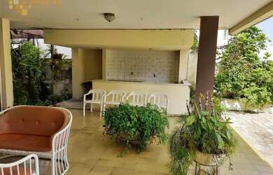 Imagem: A casa possui 5 Dormitórios, 3 Banheiros, 5 Vagas na garagem