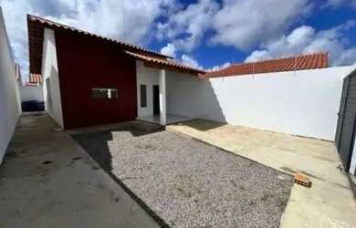 Imagem: A casa possui 3 Dormitórios, 2 Banheiros, 1 Vaga na garagem