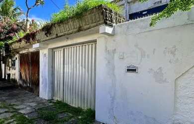 Imagem: A casa possui 4 Dormitórios, 4 Banheiros, 2 Vagas na garagem