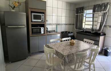 Imagem 4: Casa por temporada. Churrasqueira, Acomodam 6 pessoas, 1 Vaga na garageme2...