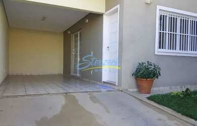 Imagem: A casa possui 2 Dormitórios, 2 Banheiros, 2 Vagas na garagem