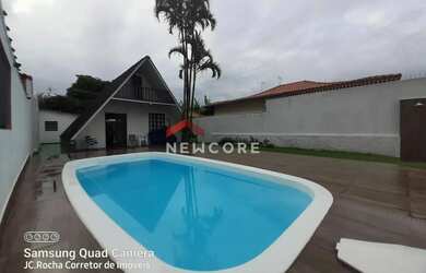 Imagem: A casa possui 3 Dormitórios, 2 Banheiros, 5 Vagas na garagem