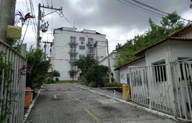 Imagem: O apartamento possui 3 Dormitórios, 1 Banheiro, 1 Vaga na garagem