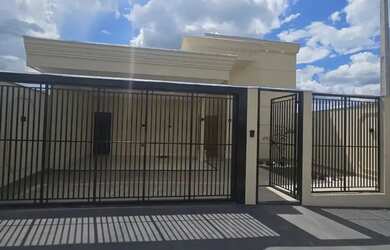 Imagem: A casa possui 3 Dormitórios, 2 Banheiros e 116m² de Área