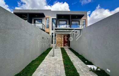 Imagem: A casa possui 3 Dormitórios, 2 Banheiros, 2 Vagas na garagem