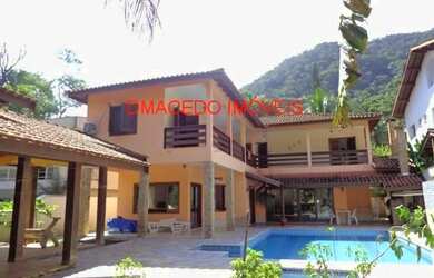 Imagem: A casa possui 4 Dormitórios, 4 Banheiros, 3 Vagas na garagem