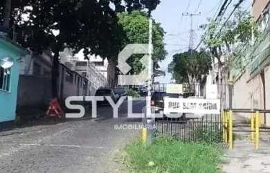 Imagem: A casa possui 4 Dormitórios, 3 Banheiros, 5 Vagas na garagem