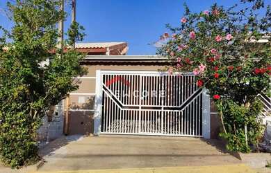 Imagem: A casa em condomínio possui 3 Dormitórios, 3 Banheiros, 2