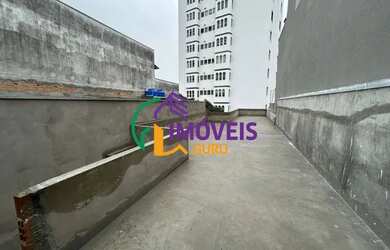 Imagem: A casa possui 2 Dormitórios, 1 Banheiro, 2 Vagas na garagem