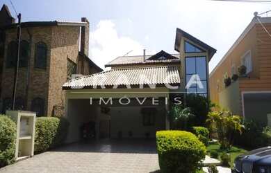 Imagem: A casa possui 4 Dormitórios, 1 Banheiro, 2 Vagas na garagem