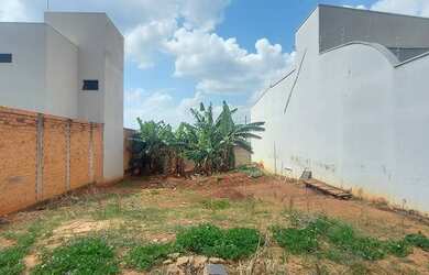 Imagem: O terreno possui 250m² de Área e está localizado em Terras