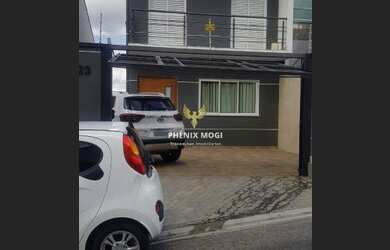 Imagem: A casa possui 3 Dormitórios, 4 Banheiros, 2 Vagas na garagem