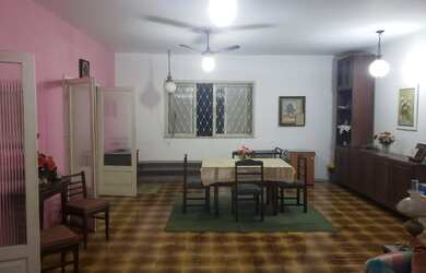 Imagem: A casa possui 4 Dormitórios, 3 Banheiros, 5 Vagas na garagem