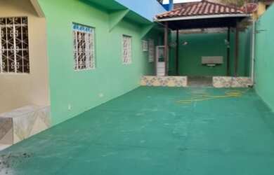 Imagem: A casa possui 4 Dormitórios, 2 Banheiros, 10m² de Área e